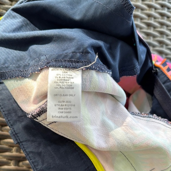 Trina Turk Tropical Print Women's Shorts Size 2 - Picture 7 of 7